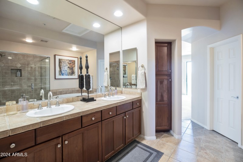 Master double sinks