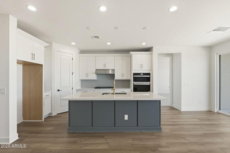 Kitchen W Island Seating