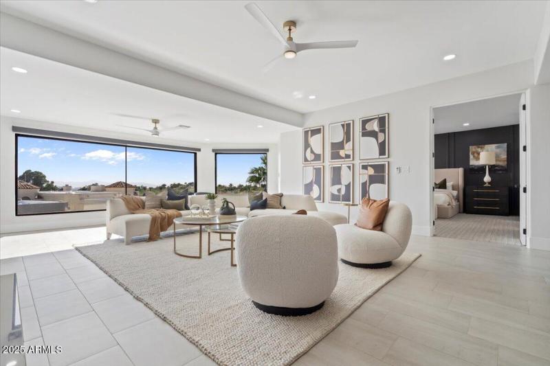 LIVING ROOM FACING SOUTHERN VIEWS