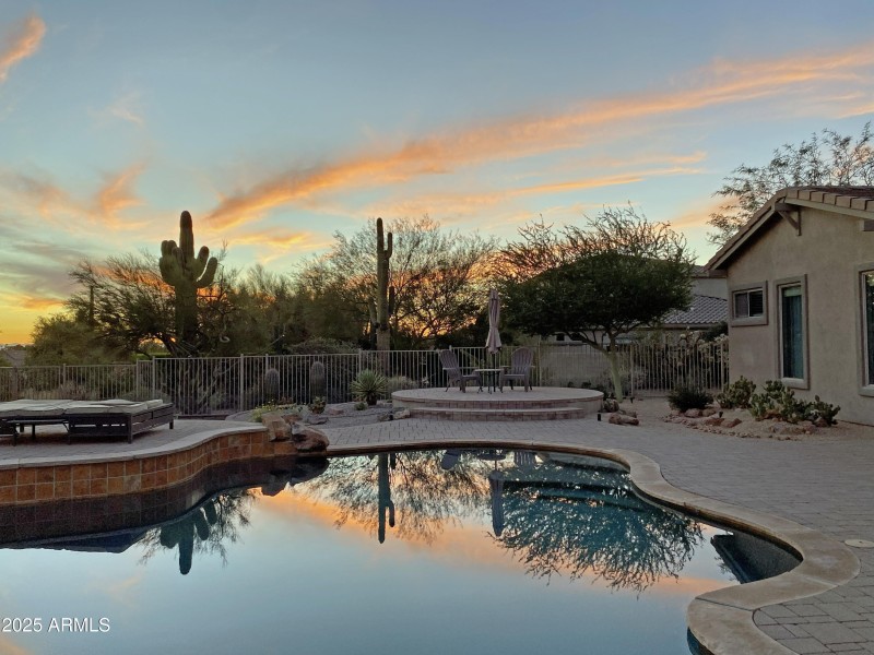 Backyard_Sungoing_Down