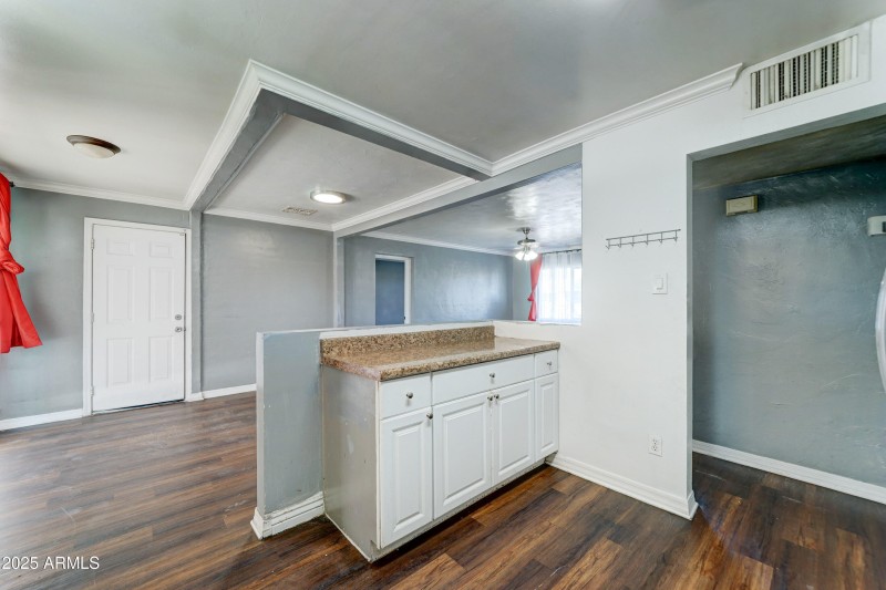 3029 W Montebello -11