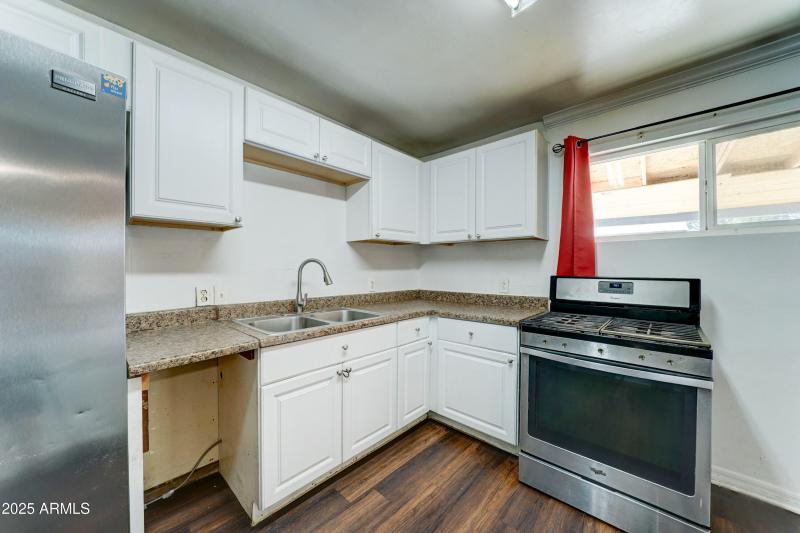 3029 W Montebello -13