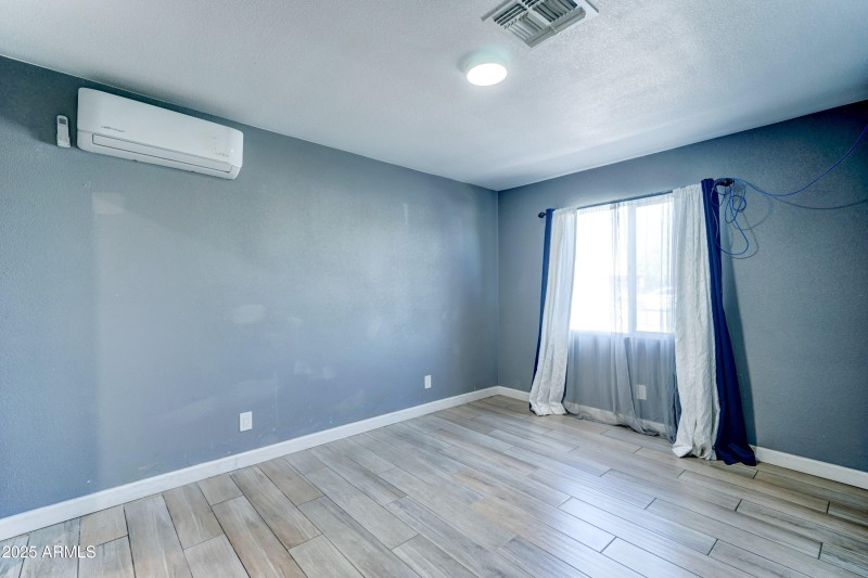 3029 W Montebello -14