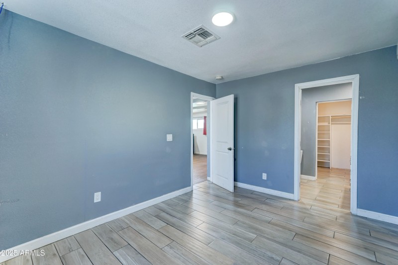 3029 W Montebello -15