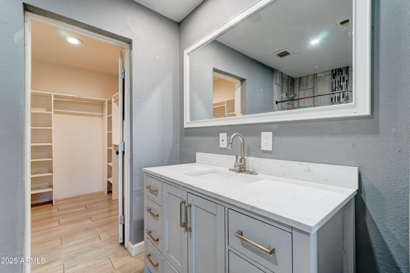 3029 W Montebello -17