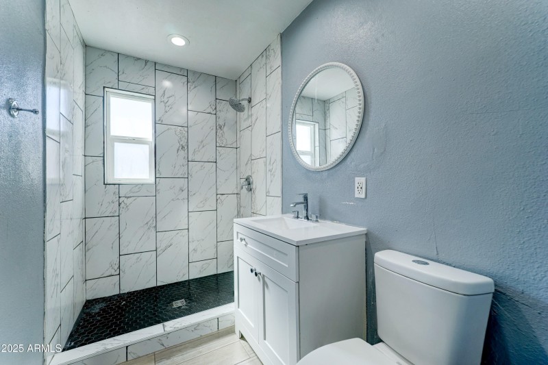 3029 W Montebello -25