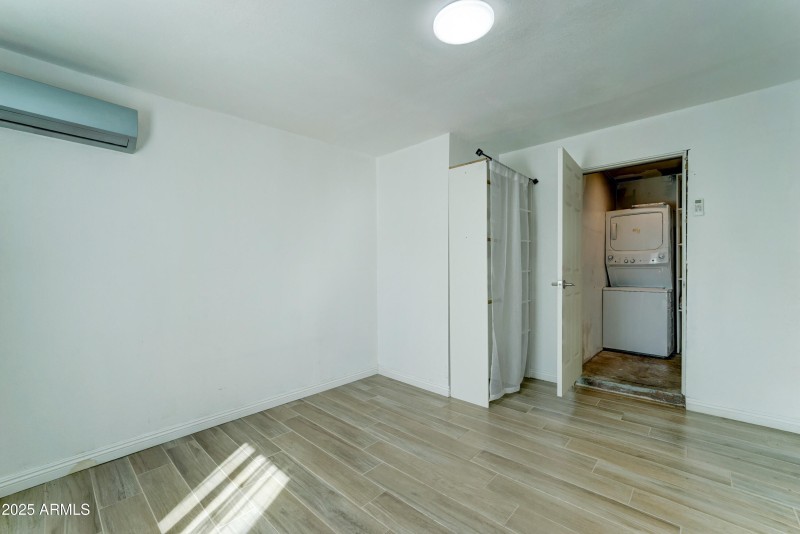 3029 W Montebello -27