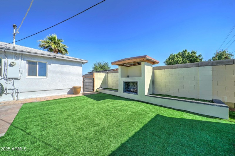 3029 W Montebello -31