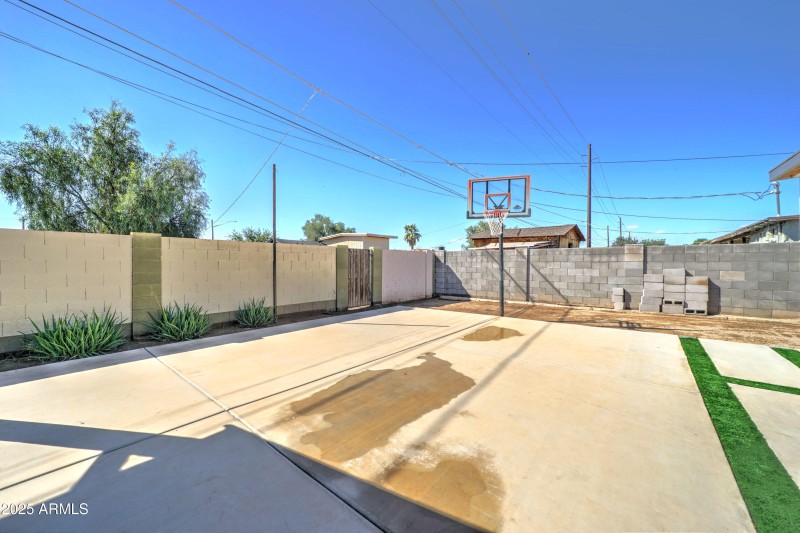 3029 W Montebello -32