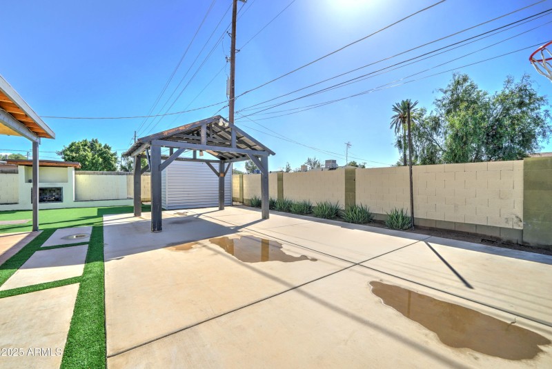 3029 W Montebello -33