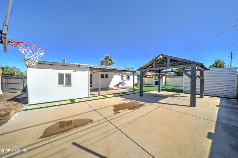 3029 W Montebello -34