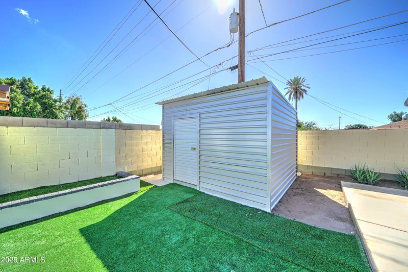 3029 W Montebello -36