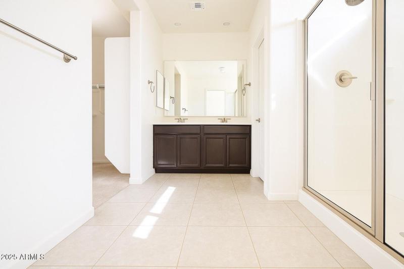 8E43AA67-57C8-425E-95BF-E89300315DA3