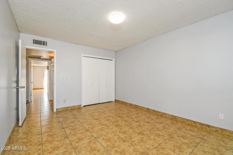 14-photo-Bedroom-d5320b90-3e94-4dd8-9942