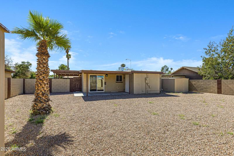 414 E Cholla St-22