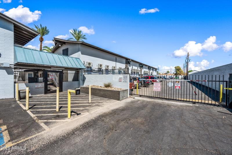 4-3025N32ndS-The Retro-ocupix-v2-9-9