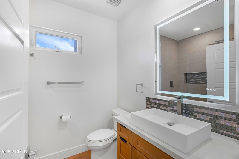 Hallway Full Bathroom