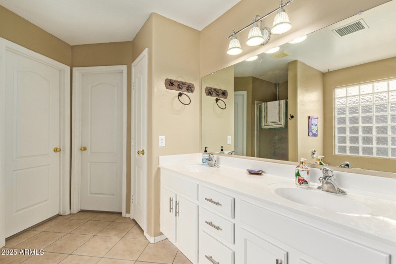 16 Master Bathroom