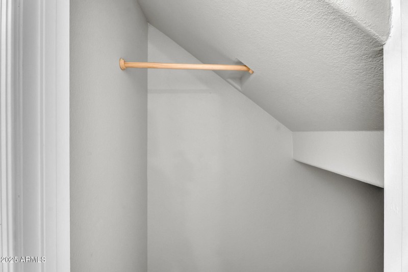 043_46-web-or-mls-oak_rd-21_433