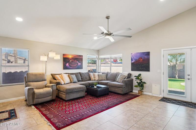 11-web-or-mls-W Sandra Ter-S2110-011