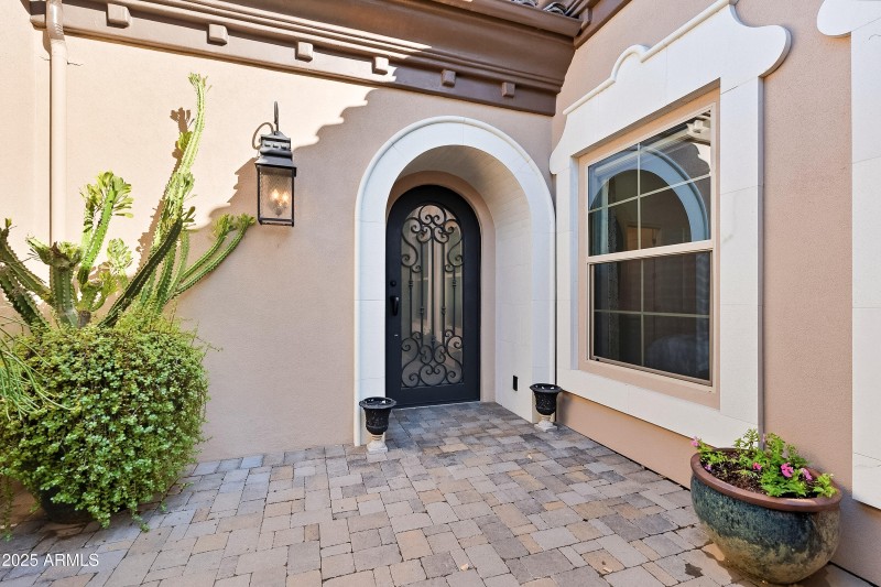 Charming Courtyard Arrival