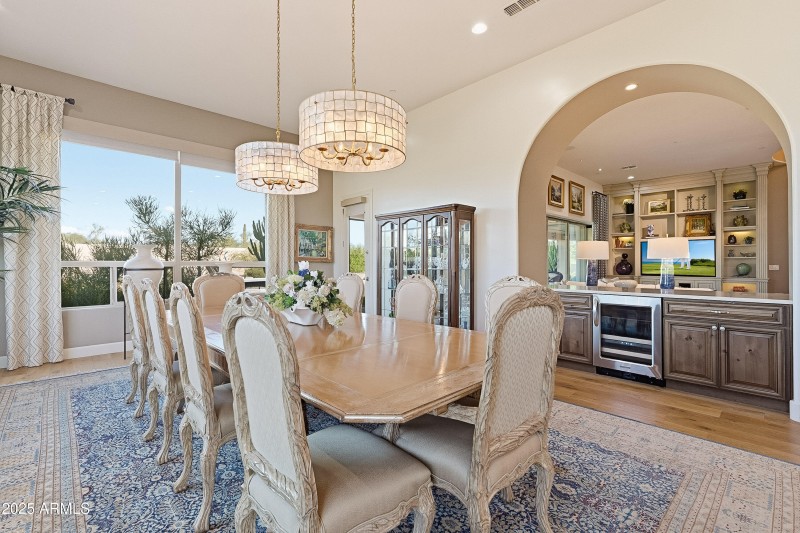 Elegant Dining Ambiance