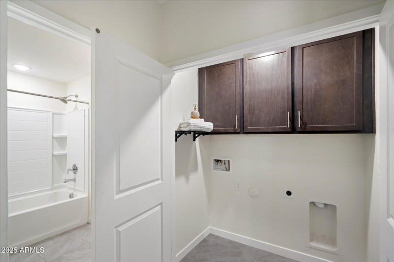 Laundry Closet w/ Double Door & Storage