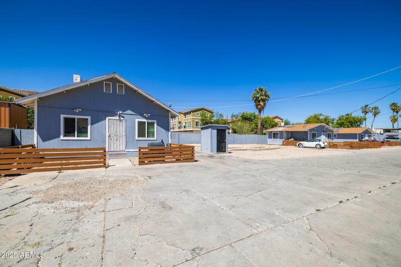 2425 W Turney Ave - Exterior 10