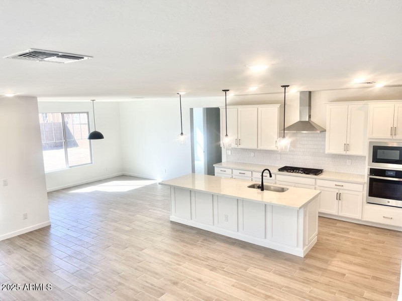 011 Kitchen and greatroom