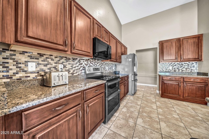 13204 W San Miguel Ave-15