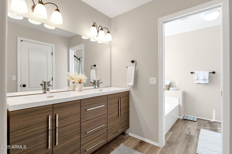 Modern Dual Vanity Bath