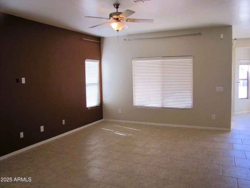 Living room (a)
