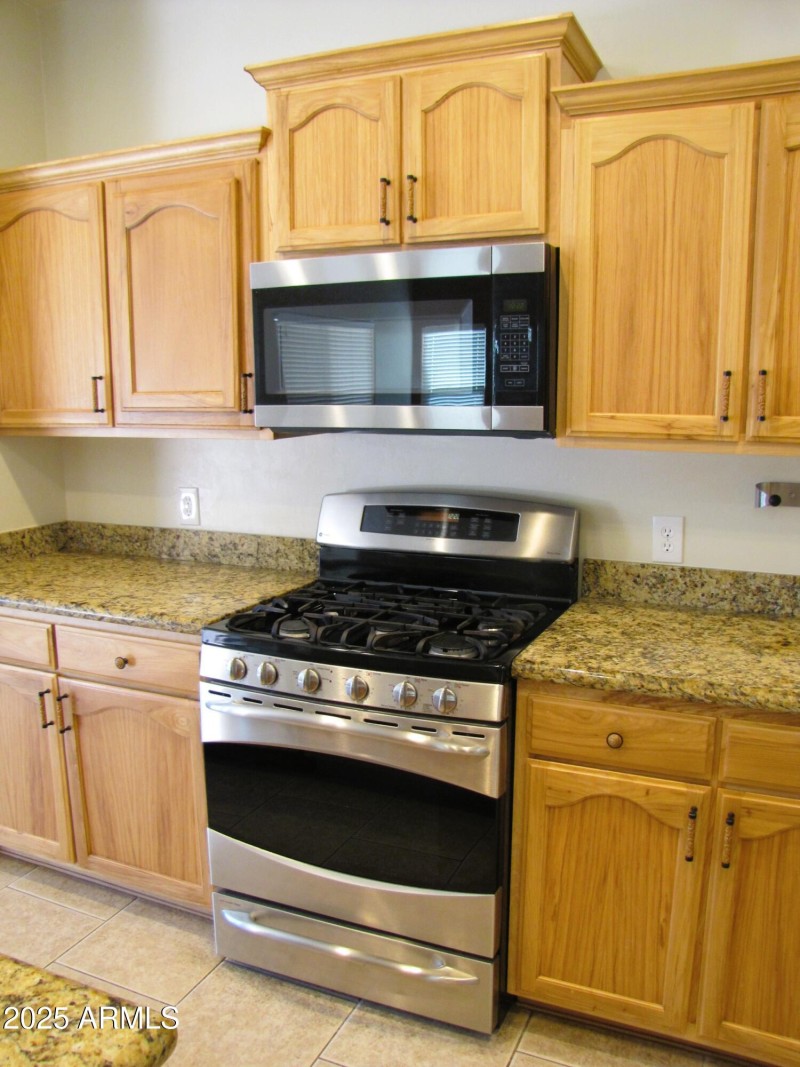 S/S Gas range & microwave