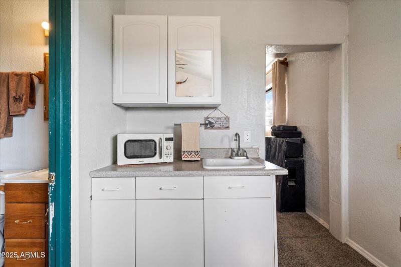 Kitchenette in primary BH