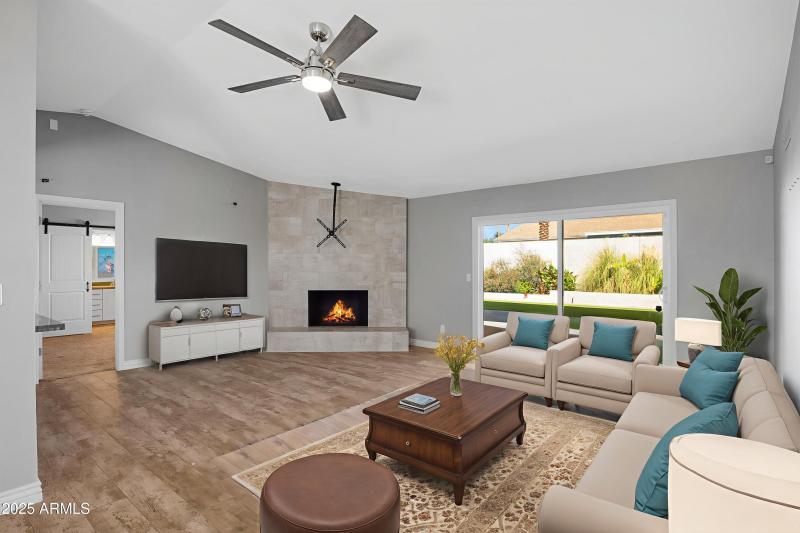 5802-Gelding-Dr-8 - Living Room - Standa