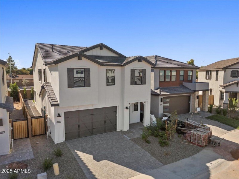 04-Aerial front of home