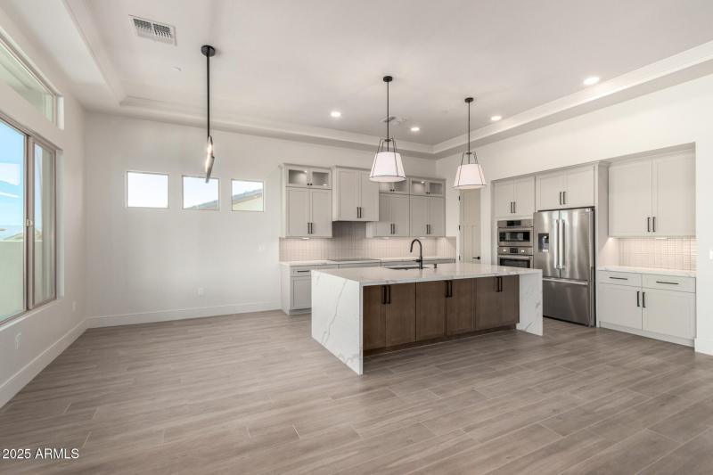 DINING/KITCHEN