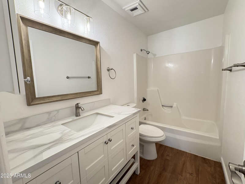 9106E906-47DE-4BE9-9133-A2E90709BEE0