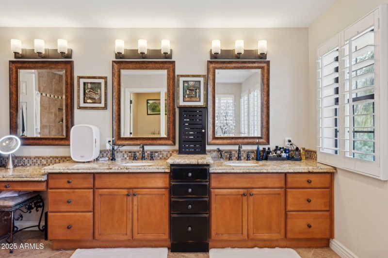 72-web-or-mls-11621-s-blackfoot-dr