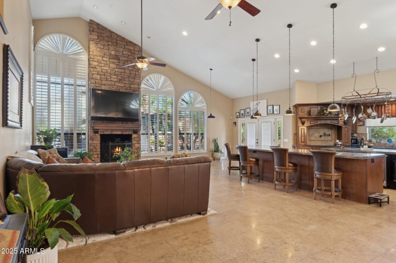 21-web-or-mls-11621-s-blackfoot-dr