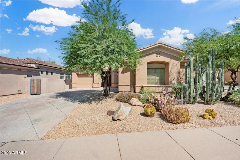 02-8432 E Diamond Rim Dr