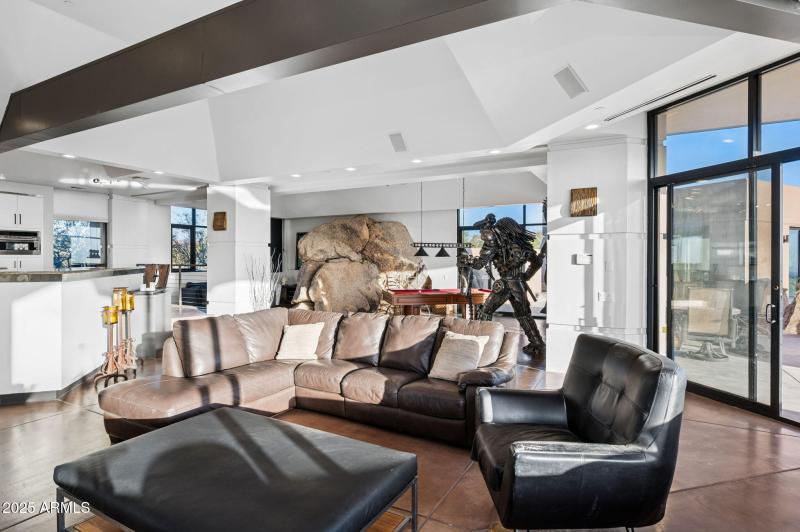 8-web-or-mls-41777-n-111th-pl