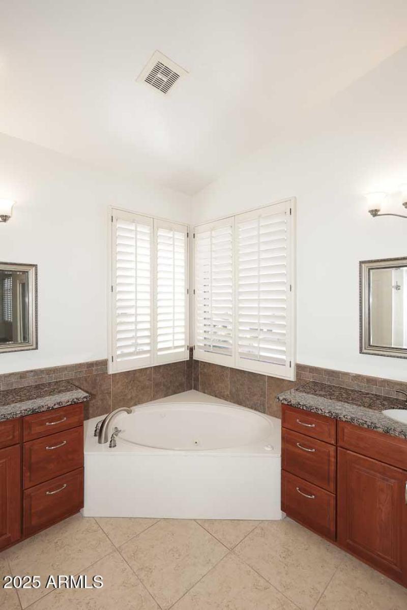 Primary Bath-Jetted Tub