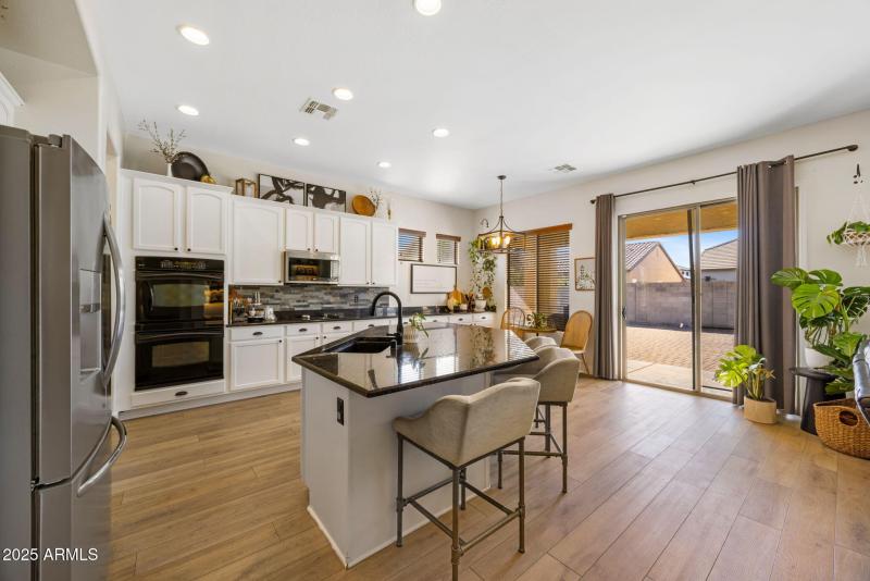 12 - Kitchen Backyard Arcadia