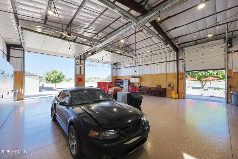 Large Work Shop-Interior2