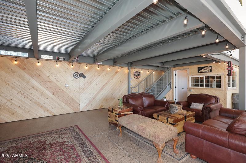 Large Work Shop-Lounge Area2