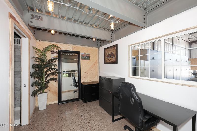 Large Work Shop-Office