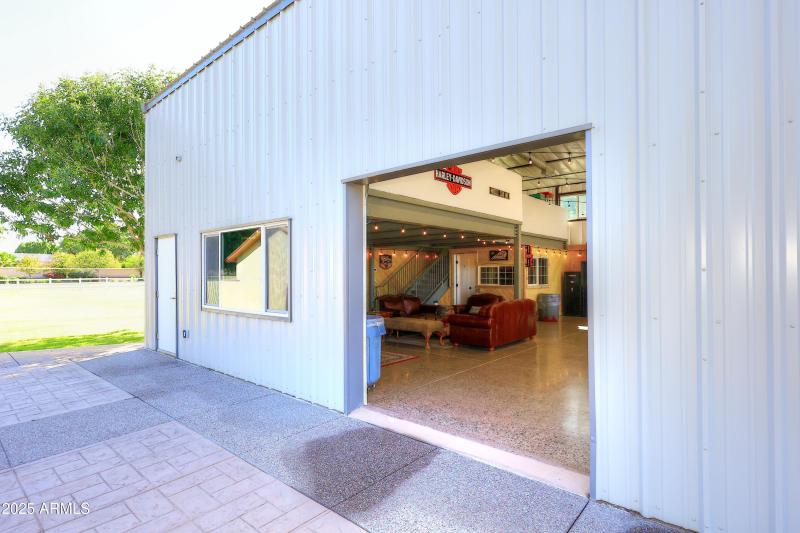 Large Work Shop-Side Access