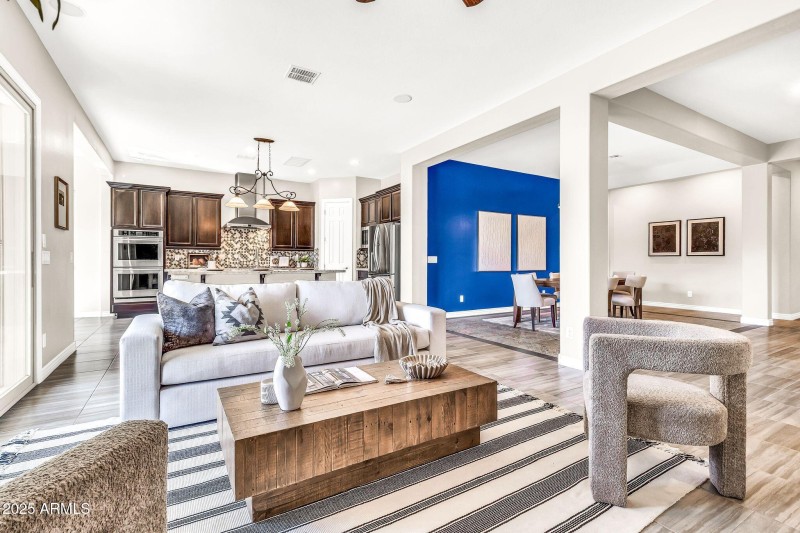 2827 E Bellerive Dr2-7