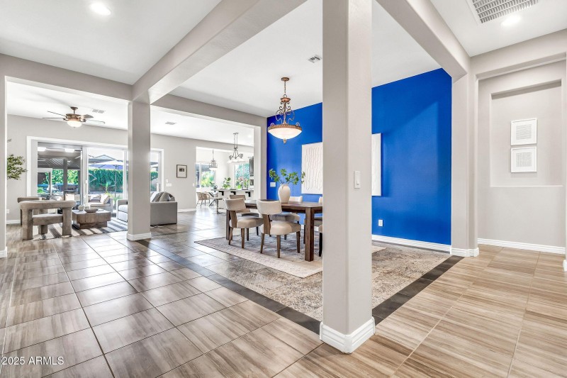 2827 E Bellerive Dr2-11